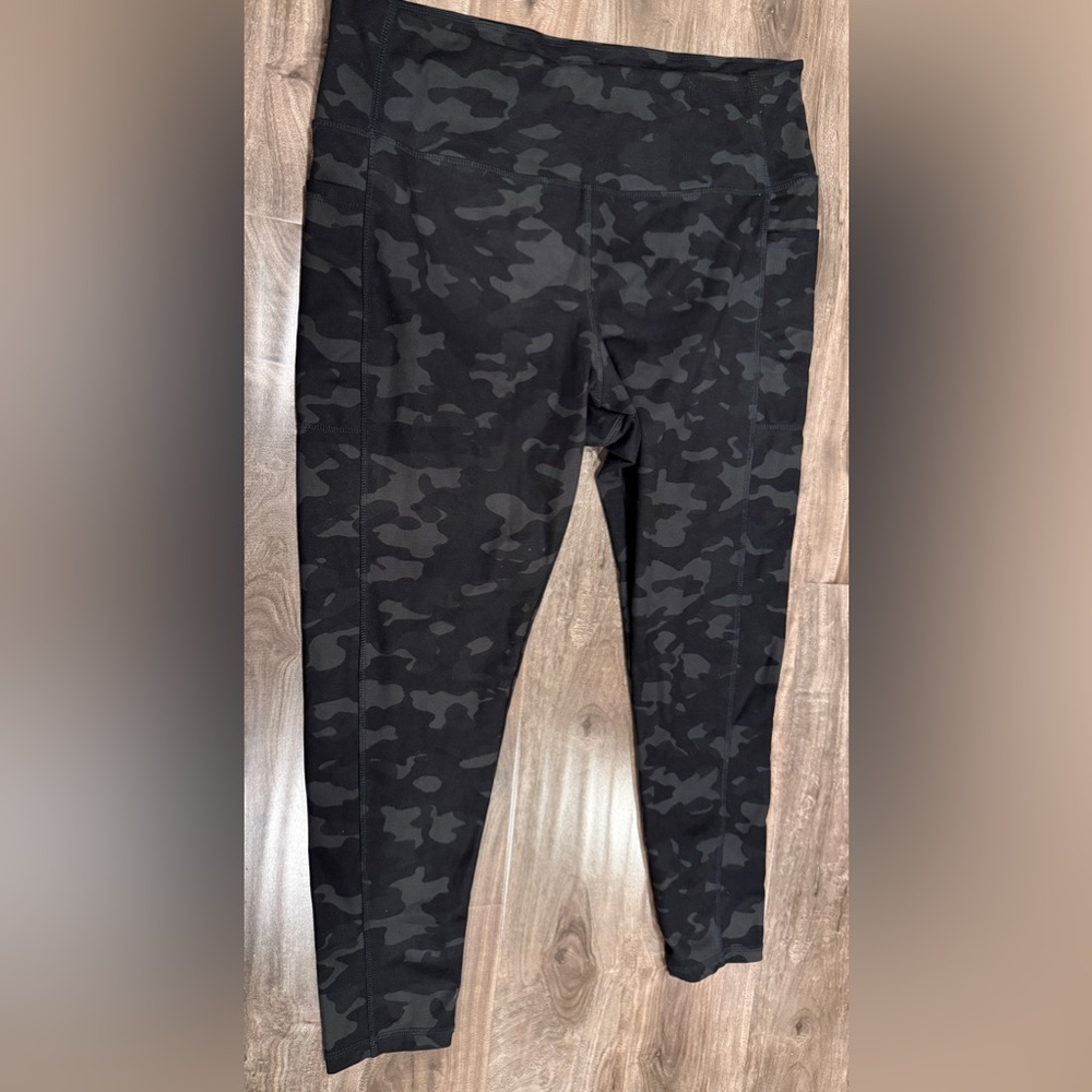 Danskin Black Camo Print High-Rise Leggings – Size XXL (XXG)